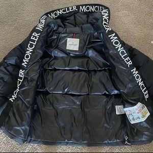 Men’s Moncler Puffer Jacket 100% Authentic.